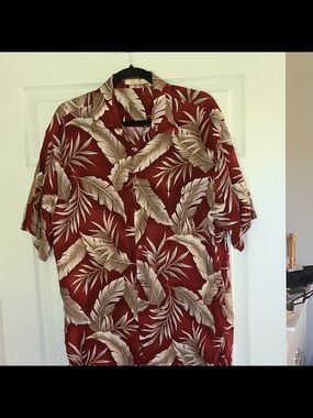 Men's Red/Maroon Tropical Hawaiian Print Short-Sleeve Shirt
